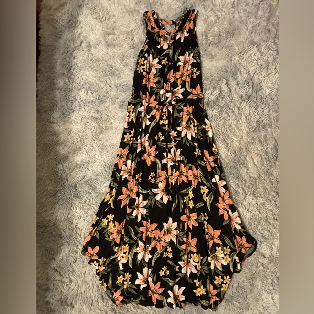 NWOT Suzy Shier Stunning Floral Maxi Dress